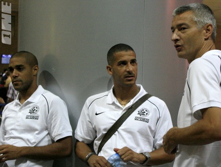 דנין, מגמאדוב ויוסי אופיר בשדה התעופה (יניב גונן) (צילום: מערכת ONE)