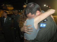אנשי חיל האוויר נוחתים בישראל, אמש (צילום: דובר צה