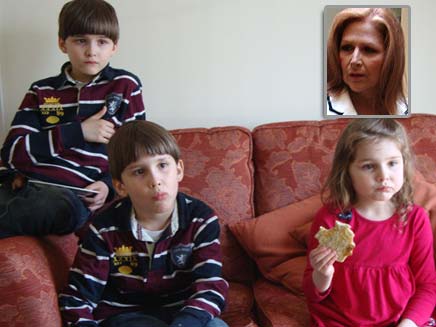 תרזה ריג'י ושלושת ילדיה שרצחה (צילום: הסאן)