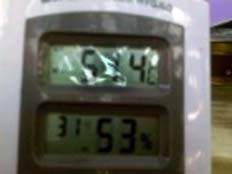 המודד מראה את טמפרטורת השיא (צילום: מועצה איזורית מבואות ים המלח)