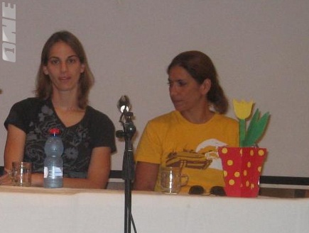 שרית ארבל בכנס שנערך בקיבוץ (ONE) (צילום: מערכת ONE)