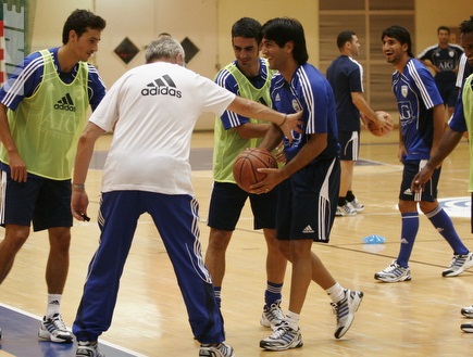 פרננדז באימון נבחרת ישראל (רועי גלדסטון) (צילום: מערכת ONE)