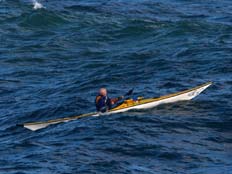 חיפושים נרחבים אחרי גבר נעדר בים. אילוסטרציה (צילום: AP)