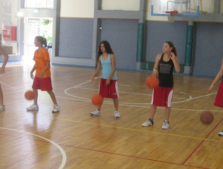 הבנות במחנה הכדורסל. לראשונה בצפון (צילום: מערכת ONE)