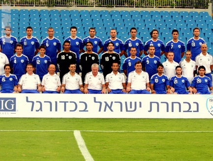 נבחרת ישראל בצילום הקבוצתי (משה חרמון) (צילום: מערכת ONE)