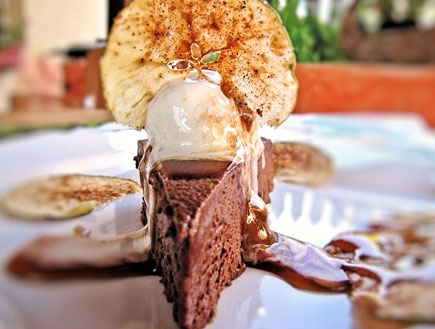 עוגת טראפל שוקולד וסילאן - פרוסה מלפנים (צילום: דליה מאיר, קסמים מתוקים)