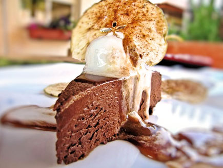 עוגת טראפל שוקולד וסילאן - פרוסה מהצד (צילום: דליה מאיר, קסמים מתוקים)