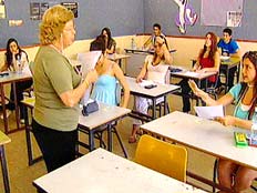 מוריה ותלמידים בכתה (צילום: חדשות 2)