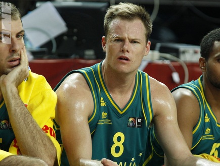 שחקני אוסטרליה מאוכזבים במהלך המשחק מול סלובניה (רויטרס) (צילום: מערכת ONE)