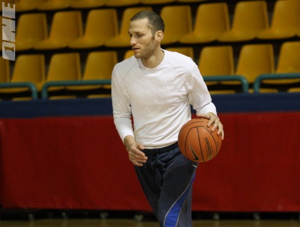 דורון שפר. חוזר לכדורסל בתור מאמן (גיא בן זיו) (צילום: מערכת ONE)