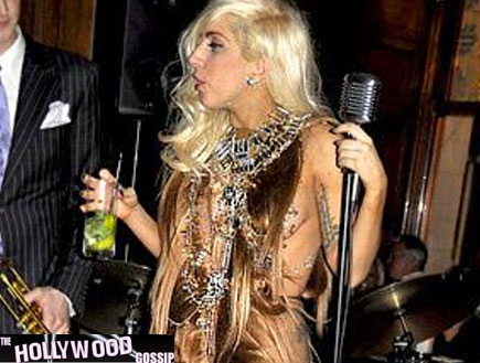 ליידי גאגא בשמלת שיער