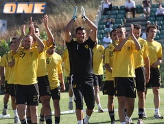 שחקני בית"ר. יקחו להם את המגרש? (גיא בן זיו) שחקני בית"ר. יקחו להם את המגרש? (גיא בן זיו)