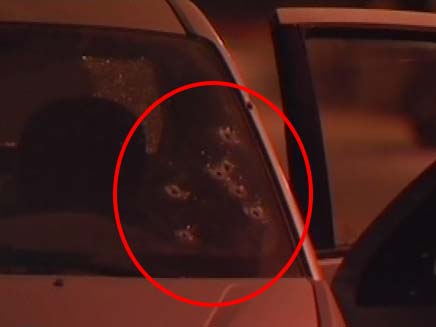מכונית שנורתה - רצח אישה בלוד (צילום: חדשות 2)