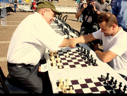 שרנסקי עם אליק גרשון במשחק ידידות (משה חרמון) (צילום: מערכת ONE)