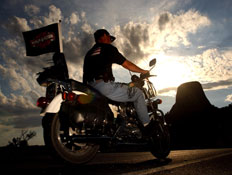 אופנוע במסע דרכים (צילום: David McNew, GettyImages IL)