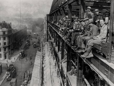 עובדי בניין בשנות ה-40 (צילום: Fox Photos, GettyImages IL)