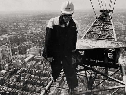 עובדי בניין בשנות ה-40 (צילום: Keystone, GettyImages IL)