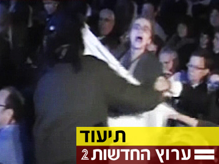 מפגינה מתפרעת במהלך נאום רה"מ, הערב (צילום: חדשות 2)