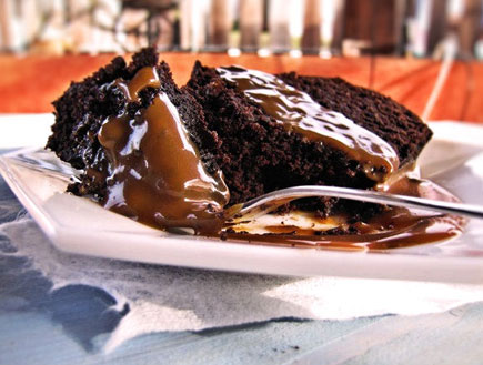 עוגת שוקולד וויסקי - פרוסה (צילום: דליה מאיר, קסמים מתוקים)
