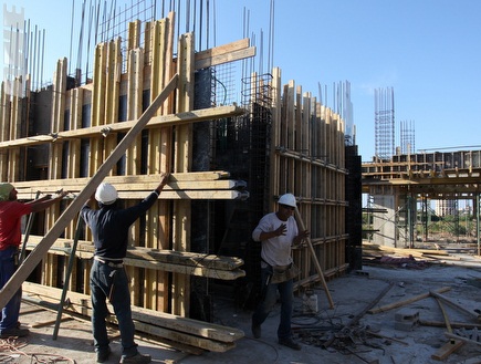 עבודות הבנייה באצטדיון החדש של עכו (עמית מצפה) (צילום: מערכת ONE)
