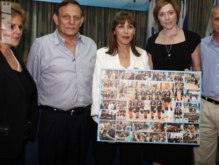 קולאז´ מיוחד לציון ההישג של נבחרת כדורעף הנשים של ישראל (צילום: מערכת ONE)