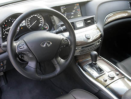 Infiniti M (צילום: נעם וינד)