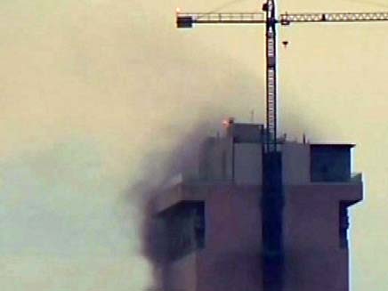 מגדל שלום עולה באש, בקומה ה-14 (צילום: חדשות 2)