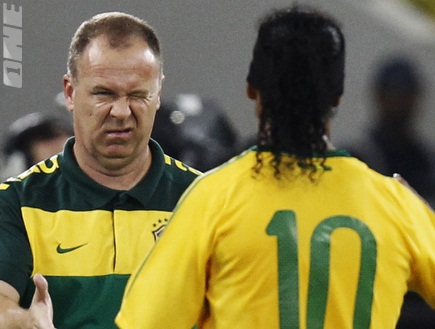 רונאלדיניו ומנזס. המאמן: &"אחד השחקנים הטובים ביותר בברזיל&" (רויט (צילום: מערכת ONE)
