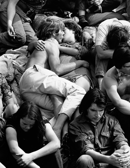 שנות השישים - זוג מתנשק (צילום: William Lovelace, GettyImages IL)