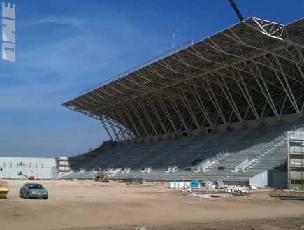 האצטדיון הנבנה בפ&"ת. &"זה יהיה אצטדיון מדהים&" (צילום: מערכת ONE)