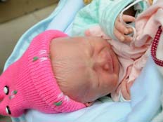 התינוקת שננטשה בסין (צילום: דיילי מייל)