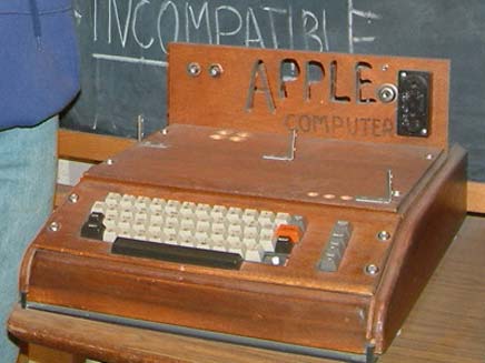 מחשב האפל הראשון מ-1976 (צילום: חדשות 2)