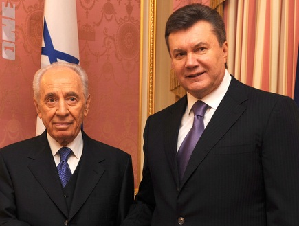 פרס עם נשיא אוקראינה. ישראל תעזור לאבטח (צילום: מערכת ONE)