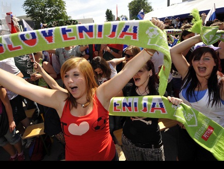 סלובניות חוגגות את הבחירה הצפויה (GettyImages) (צילום: מערכת ONE)