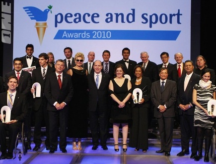 מרכז פרס לשלום  במעמד קבלת הפרס (צילום: מערכת ONE)
