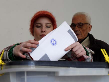 בחירות ראשונות בקוסבו (צילום: AP)