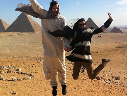דמי ואשטון במצריים (צילום: twitter)