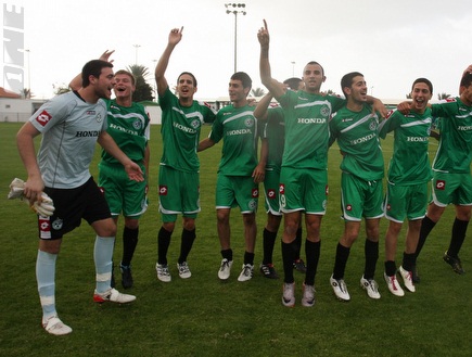 שחקני מכבי חיפה חוגגים את הניצחון (עמית מצפה) (צילום: מערכת ONE)