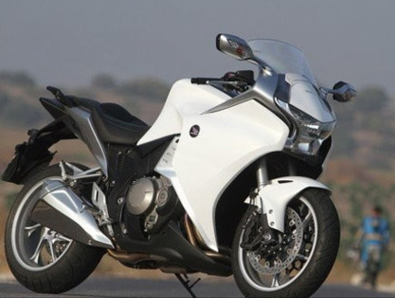 דוקאטי מולטיסטרדה 1200S מול הונדה VFR1200F