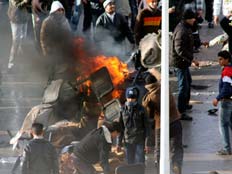 הפגנות אלימות בטוניס בעקבות עליות המחירים (צילום: חדשות 2)