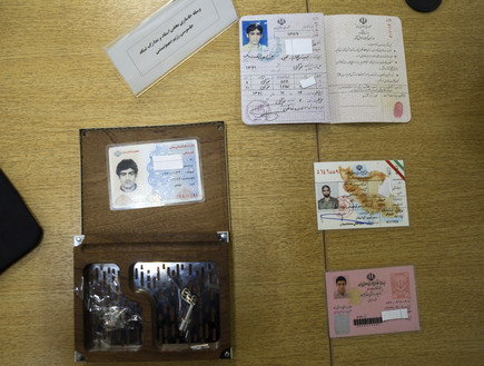 מסמכים של סוכני המוסד באיראן (צילום: רויטרס)