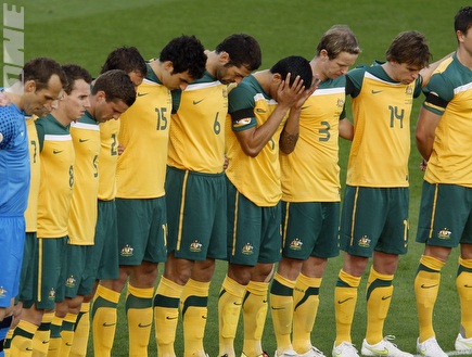 שחקני נבחרת אוסטרליה בדקת הדומיה (רויטרס) (צילום: מערכת ONE)