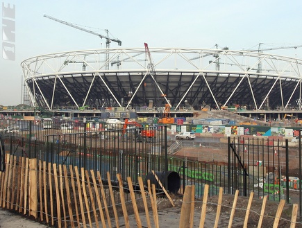 בניית האצטדיון האולימפי בלונדון 2012 (רויטרס) (צילום: מערכת ONE)