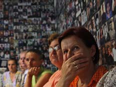 רצח עם בבוסניה, אלפי תמונות של נרצחים (צילום: AP)