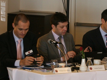 אנדראה טרברסו במהלך הכנס (מור שאולי) (צילום: מערכת ONE)