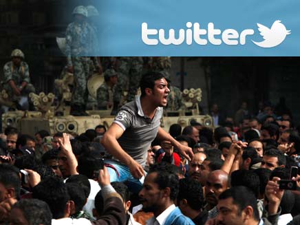 מצייצים בטוויטר על מהומות ההפיכה במצרים (צילום: חדשות 2)