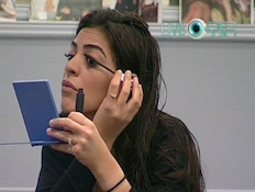 נופר מתאפרת נופר מתאפרת