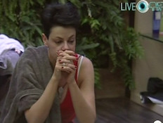 דנה במקלחת דנה במקלחת