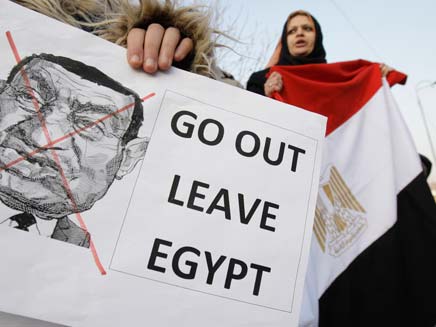 מפגינים בכיכר תחריר (צילום: AP)