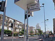 רוטשילד. אין חנייה, יש ביקוש (צילום: חדשות 2)